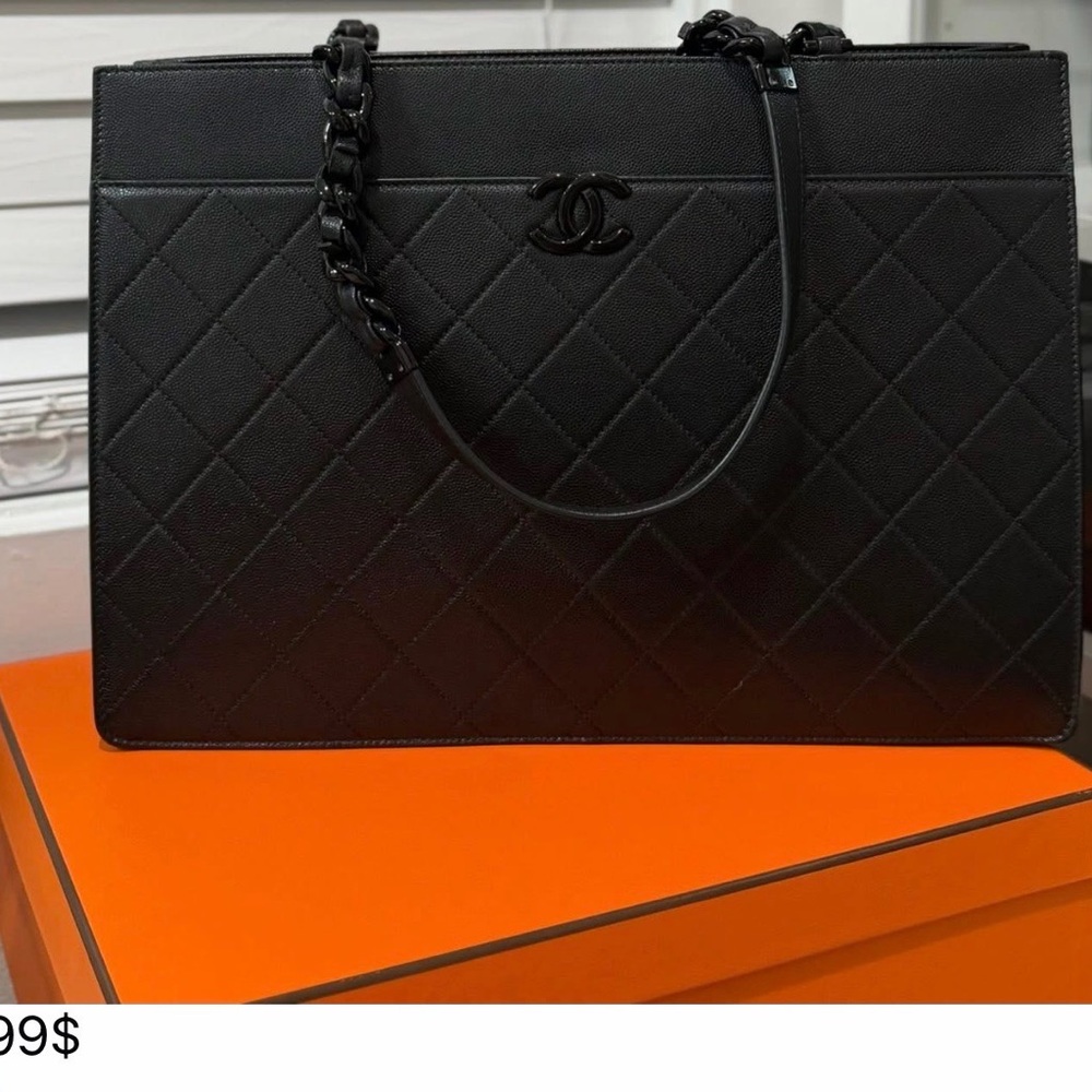 Authentic Chanel Black Quilted 🖤computer🖤 book shoulder🖤 bag